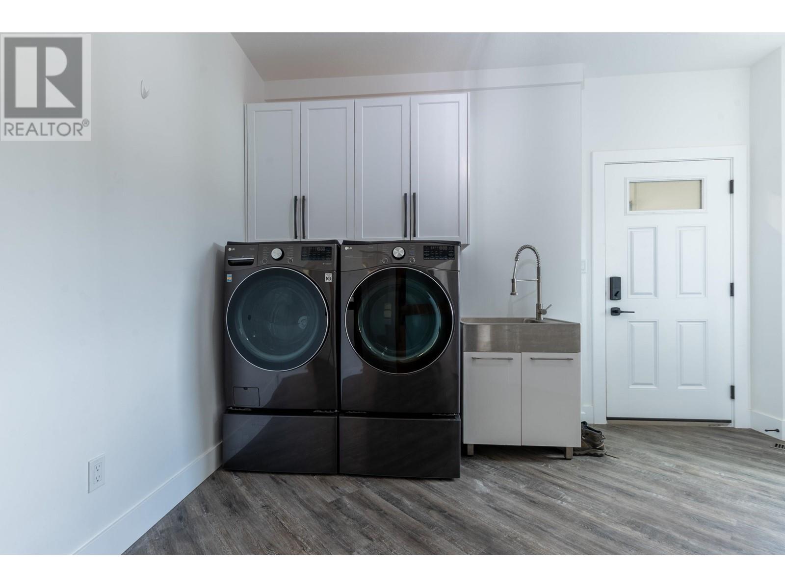 7400 Taborview Drive, Prince George, BC - Indoor Photo Showing Laundry Room
