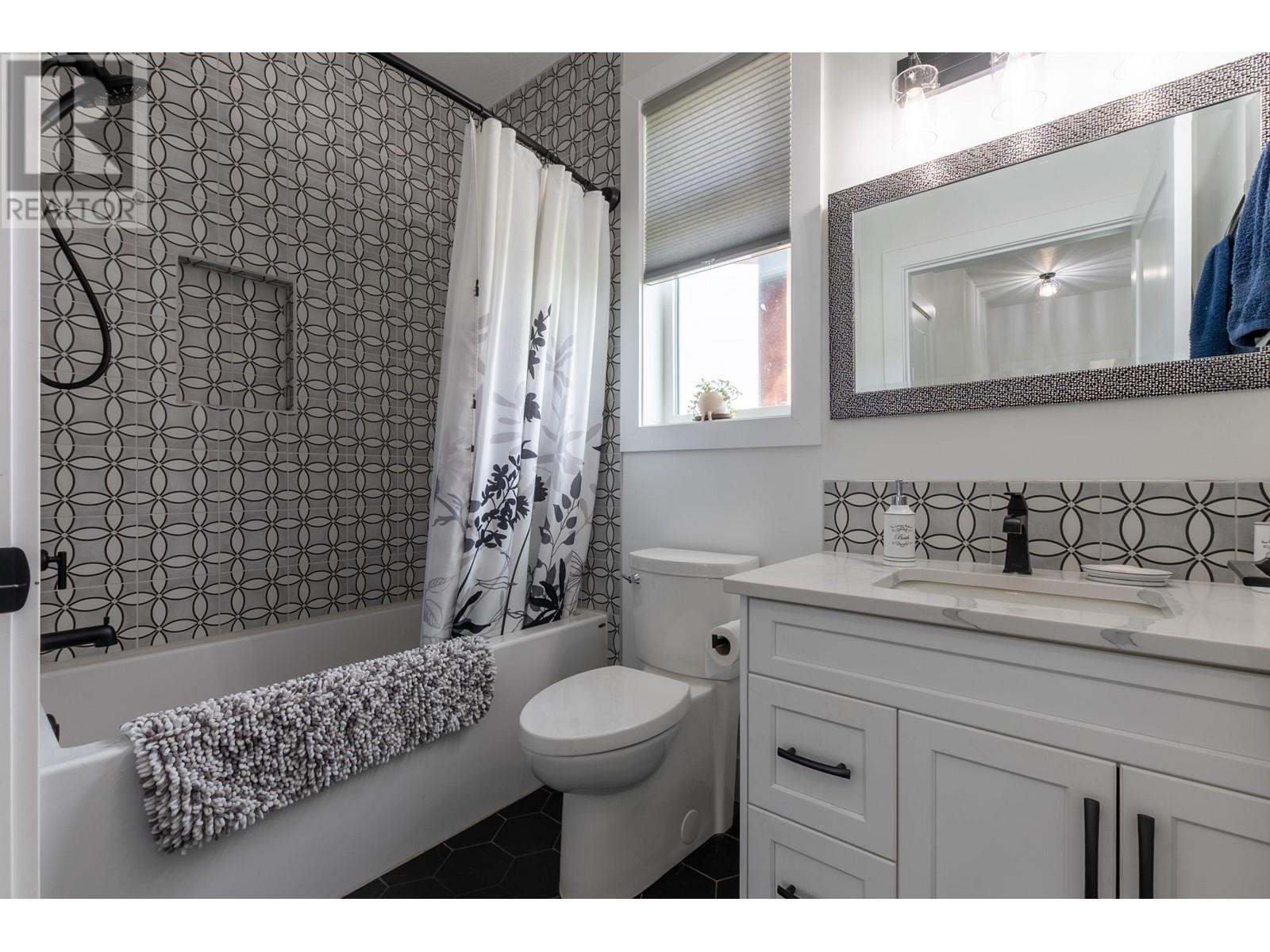7400 Taborview Drive, Prince George, BC - Indoor Photo Showing Bathroom
