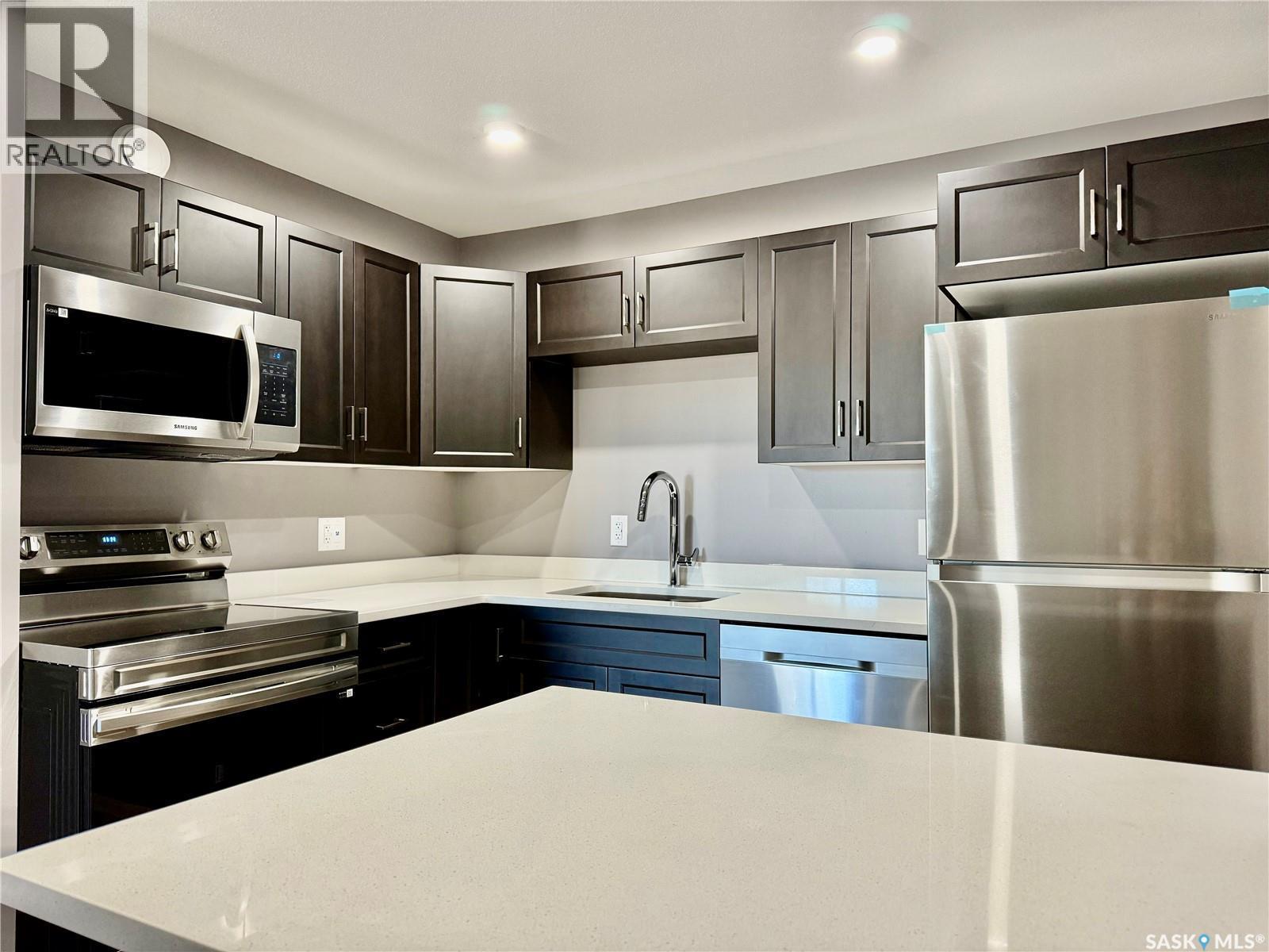 402 607 10Th Street, Humboldt, SK - Indoor Photo Showing Kitchen With Upgraded Kitchen