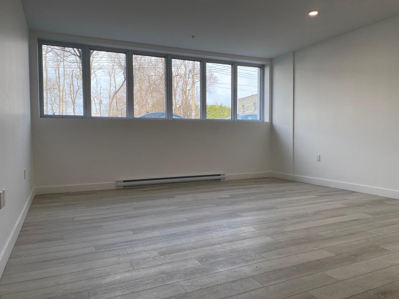 Living room - 15-2500 Ch. Bates, Montréal (Côte-Des-Neiges/Notre-Dame-De-Grâce), QC - Indoor Photo Showing Other Room