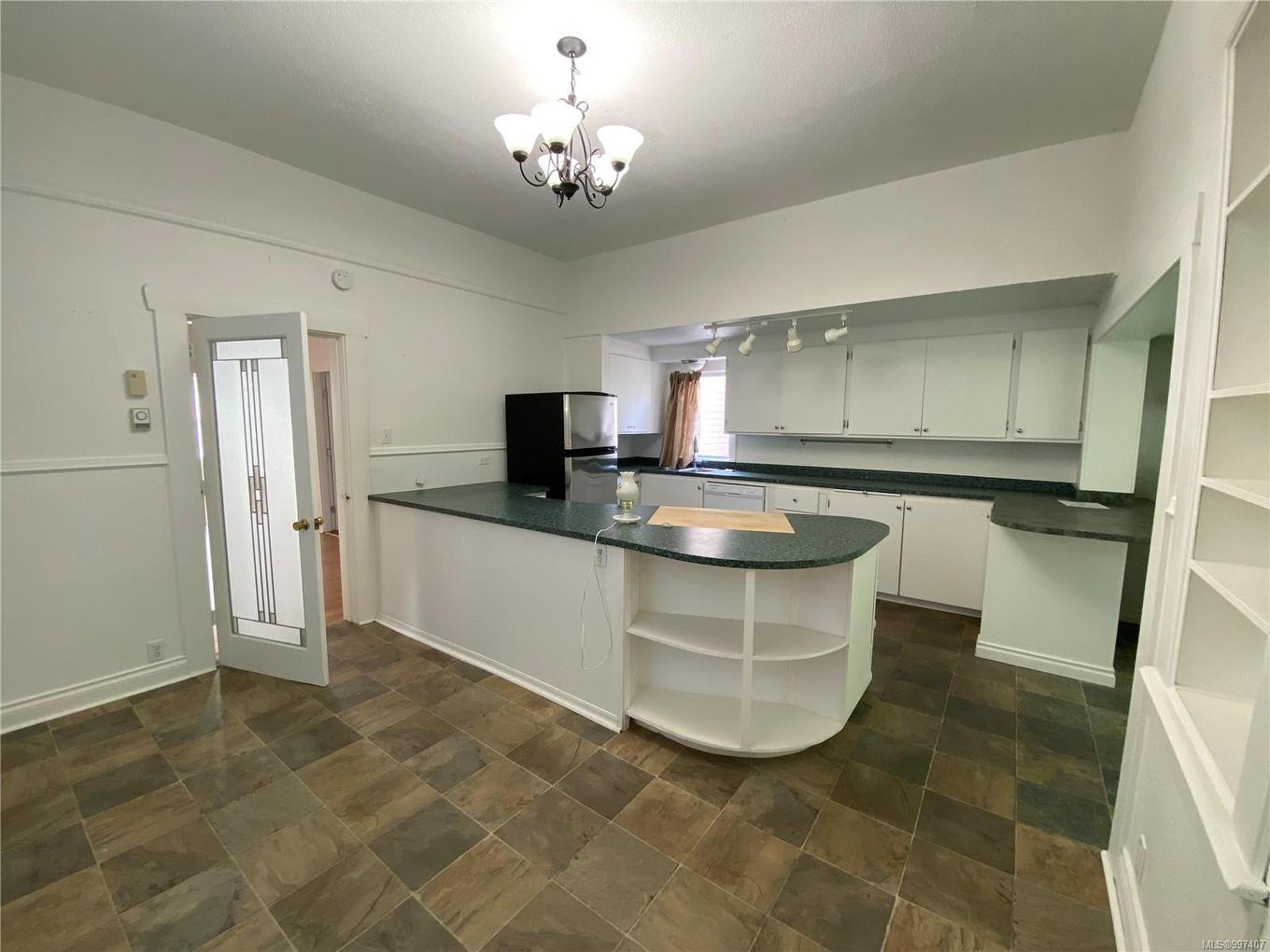 1729 Foul Bay Rd, Oak Bay, BC