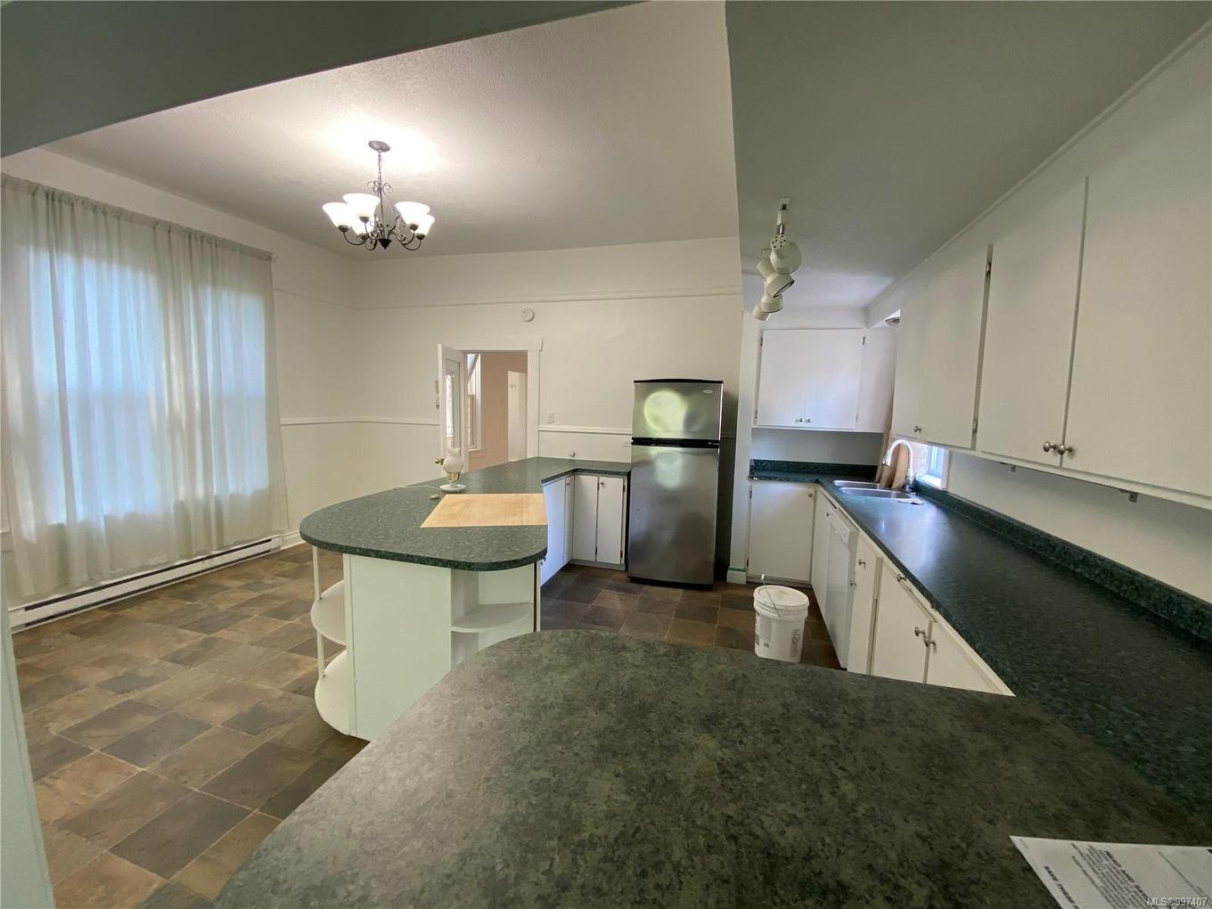 1729 Foul Bay Rd, Oak Bay, BC