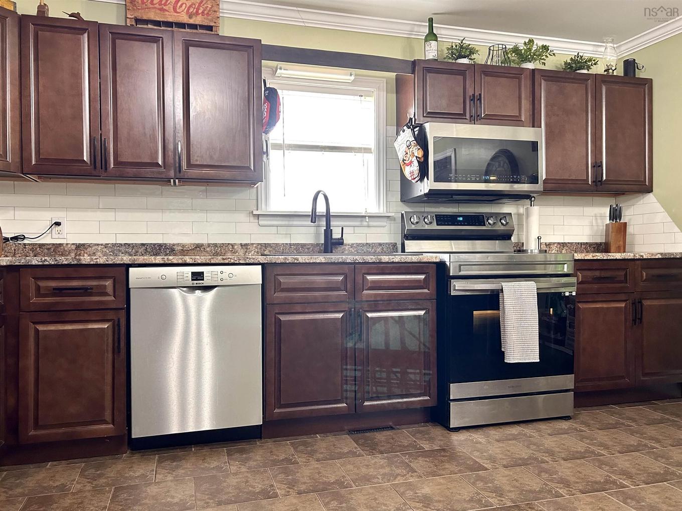 60 Cowan Street, Springhill, NS