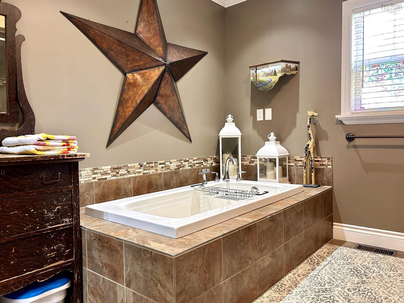 60 Cowan Street, Springhill, NS