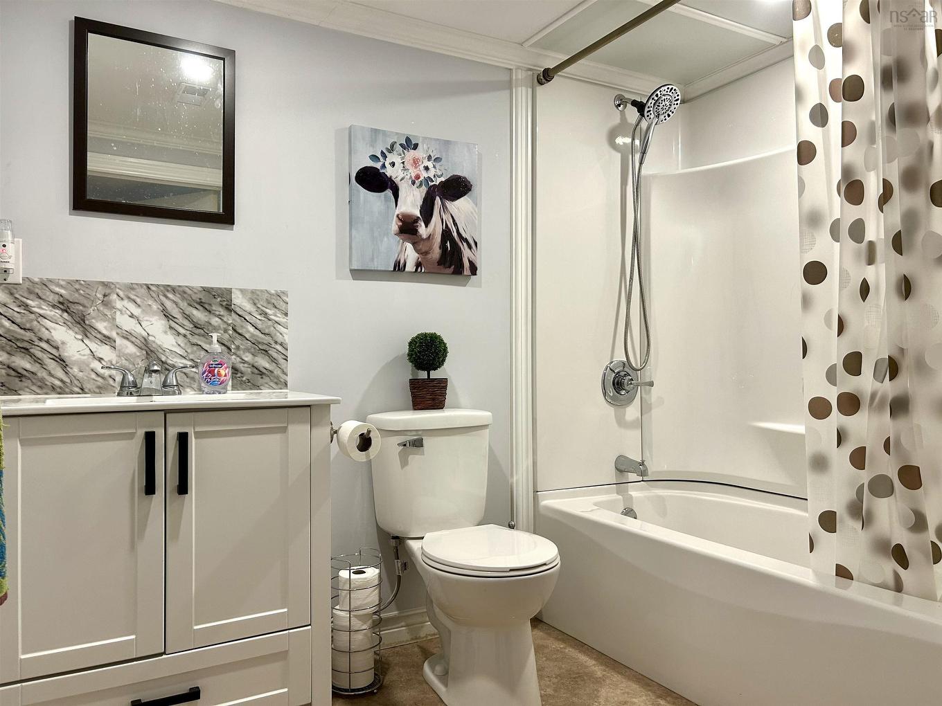 60 Cowan Street, Springhill, NS