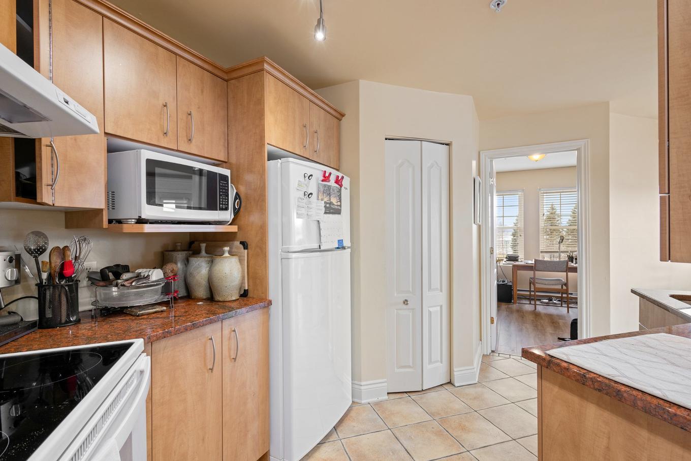 Kitchen - 201-35 Rue Du Quai, Magog, QC - Indoor Photo Showing Kitchen