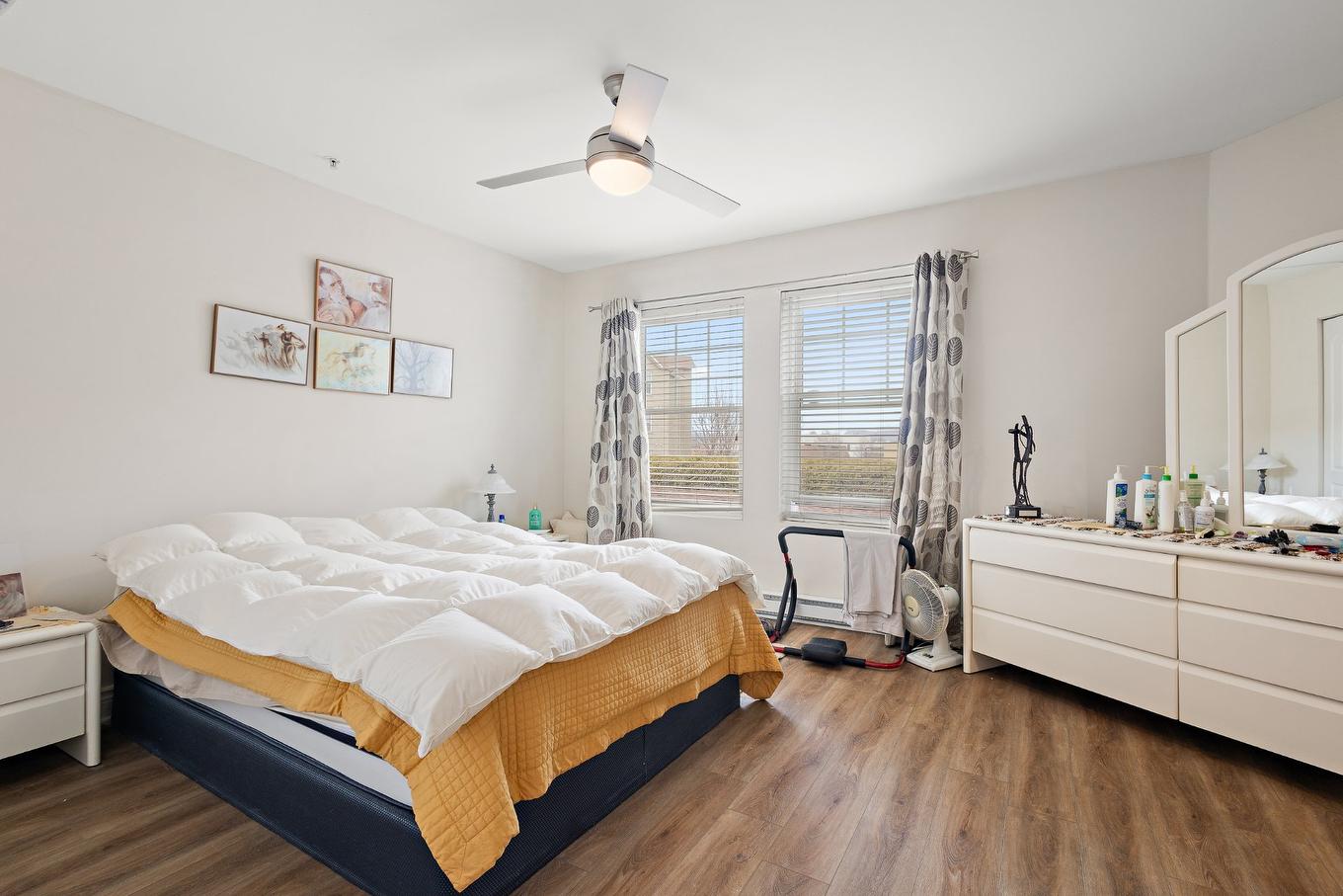 Primary bedroom - 201-35 Rue Du Quai, Magog, QC - Indoor Photo Showing Bedroom