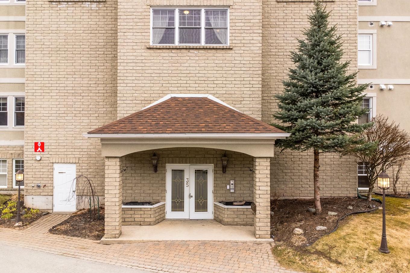 Exterior entrance - 201-35 Rue Du Quai, Magog, QC - Outdoor