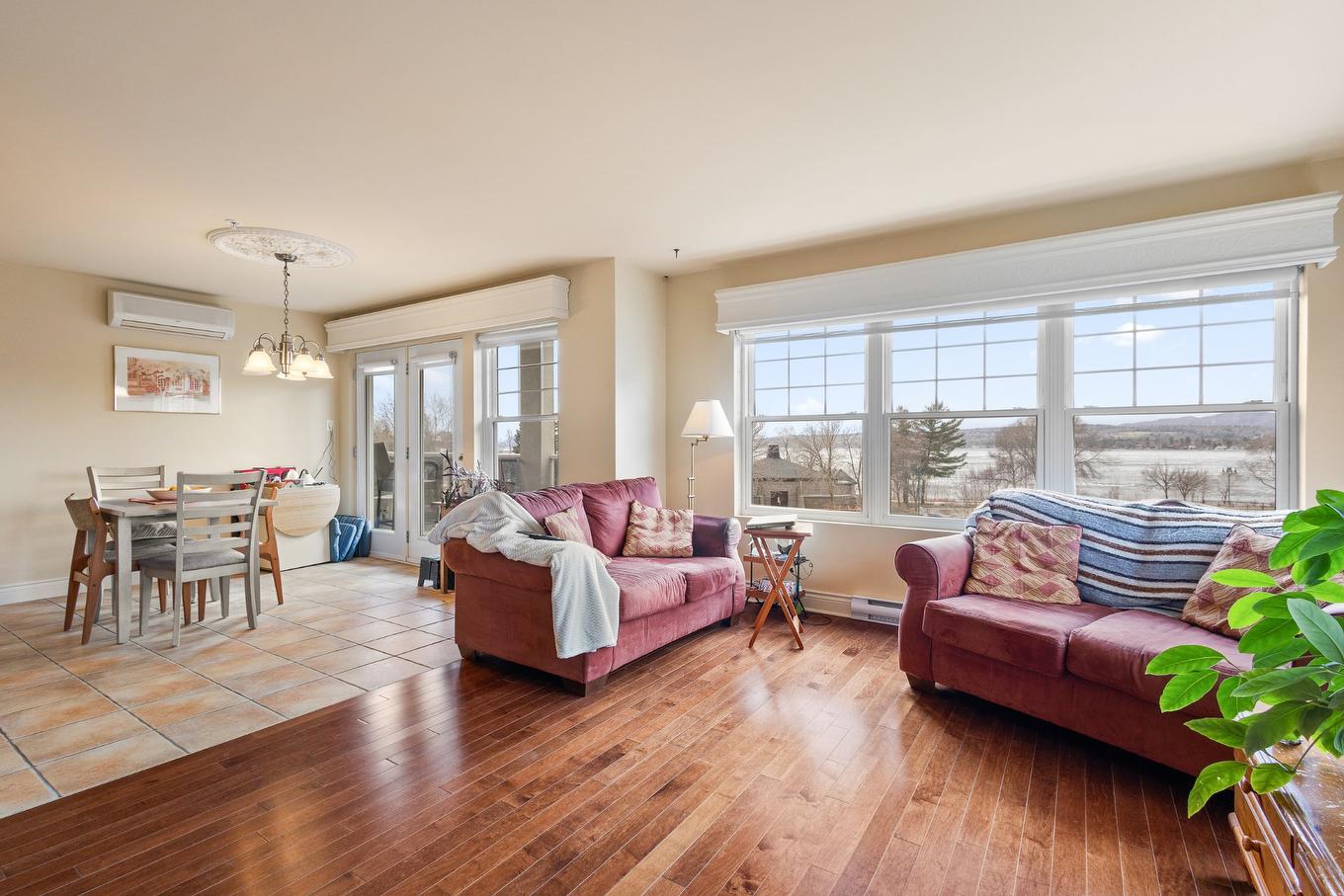 Living room - 201-35 Rue Du Quai, Magog, QC - Indoor Photo Showing Living Room