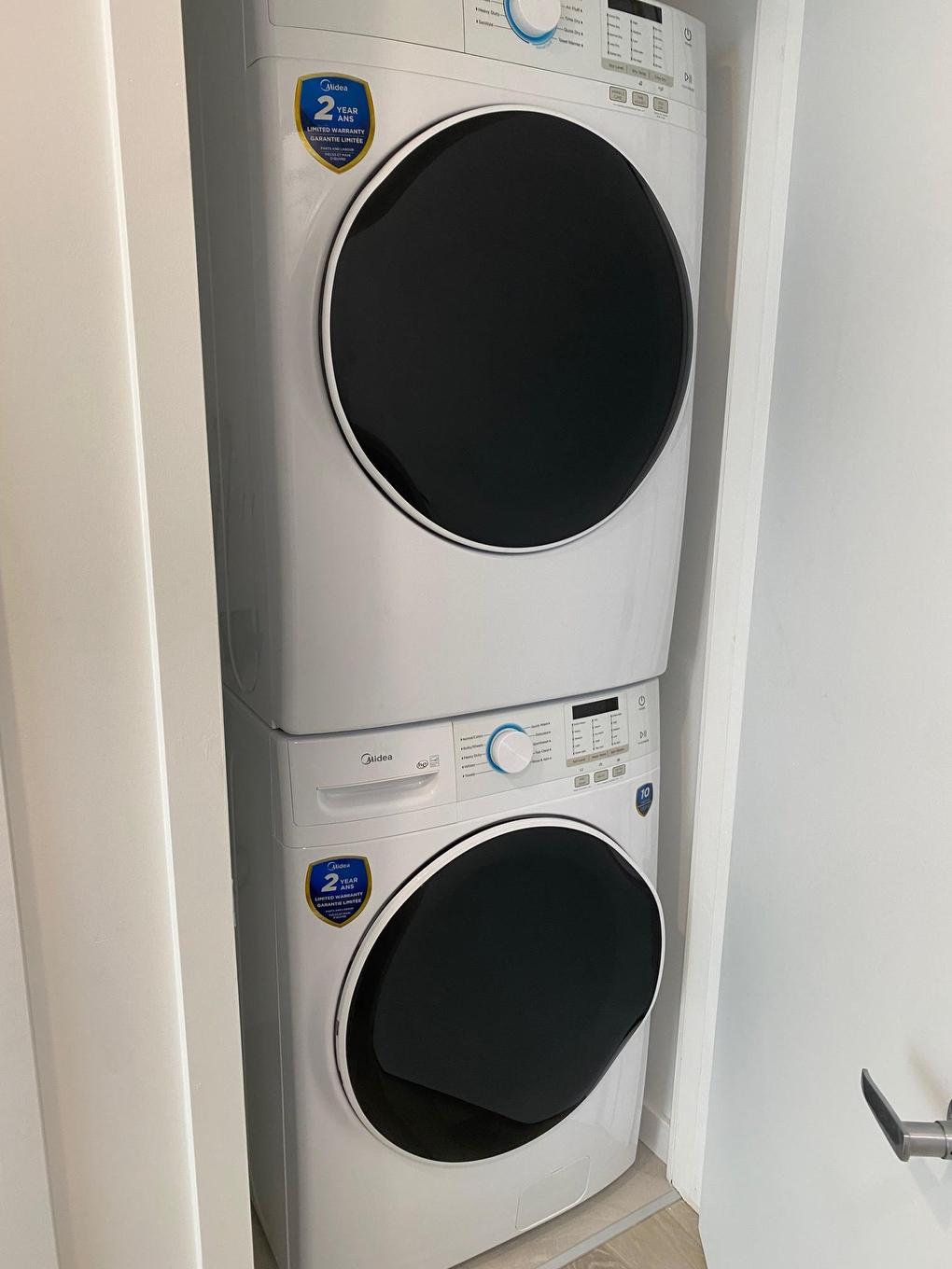 Salle de lavage - 14-2500 Ch. Bates, Montréal (Côte-Des-Neiges/Notre-Dame-De-Grâce), QC - Indoor Photo Showing Laundry Room