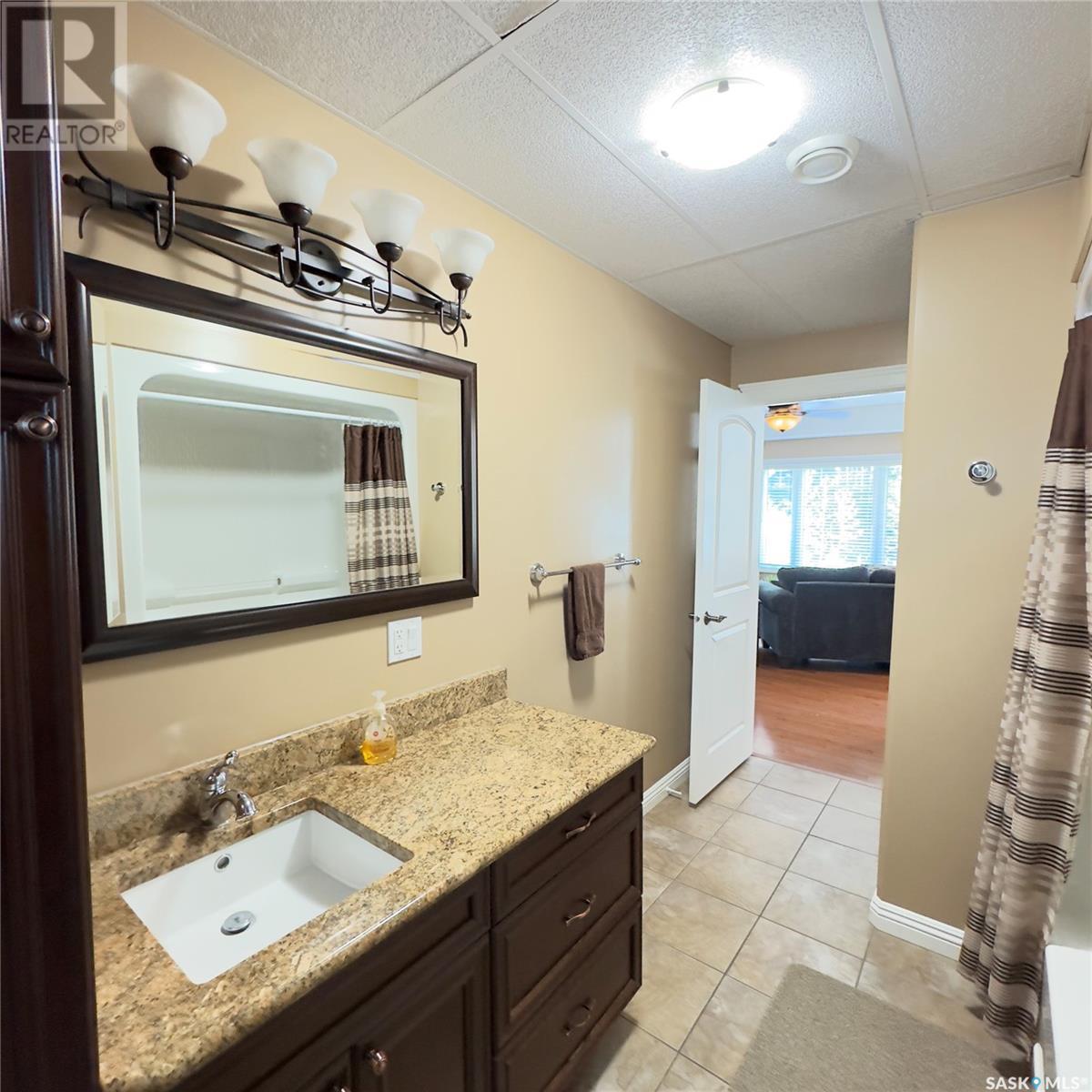 82 Estates Drive, Elk Ridge, SK - Indoor Photo Showing Bathroom