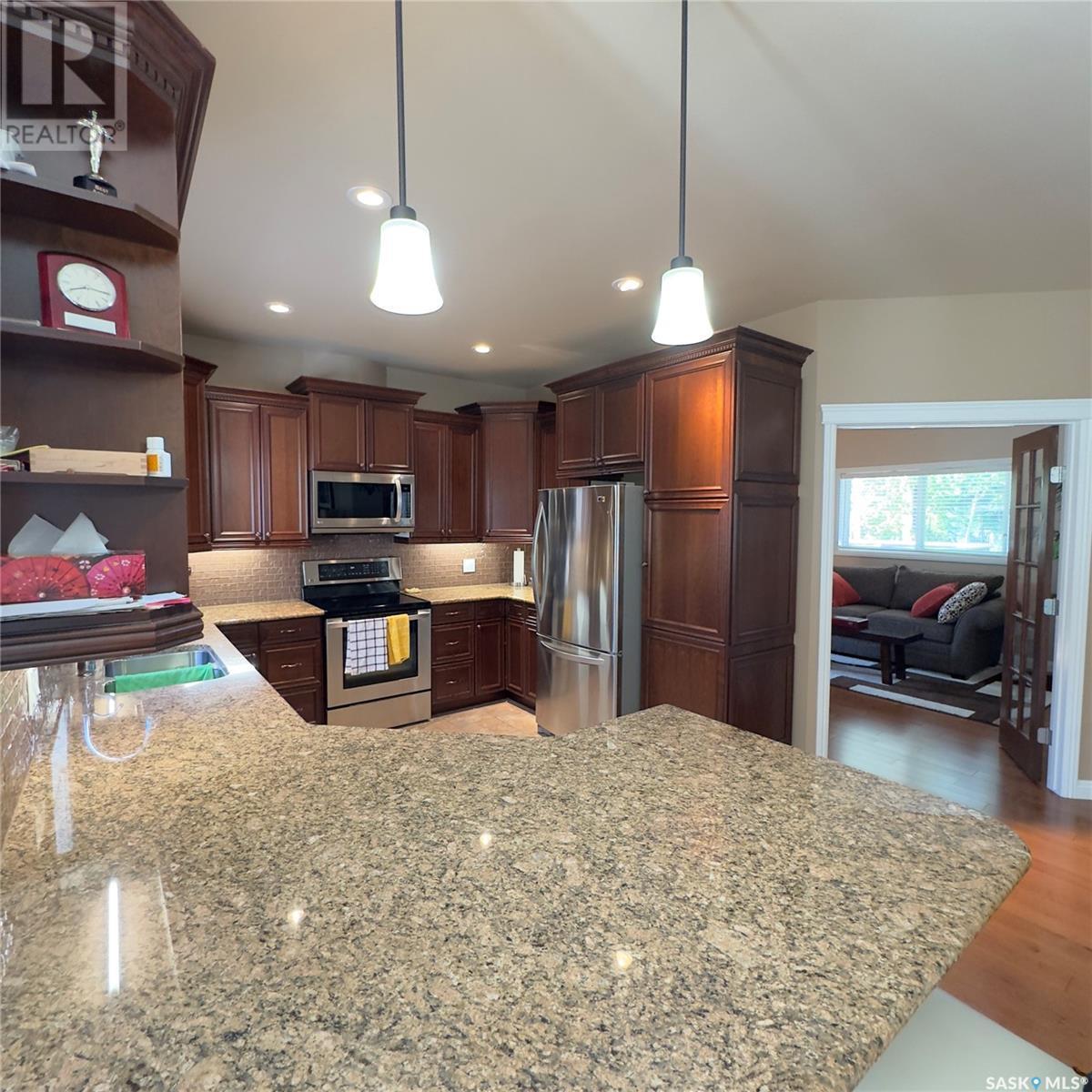 82 Estates Drive, Elk Ridge, SK - Indoor Photo Showing Kitchen With Stainless Steel Kitchen