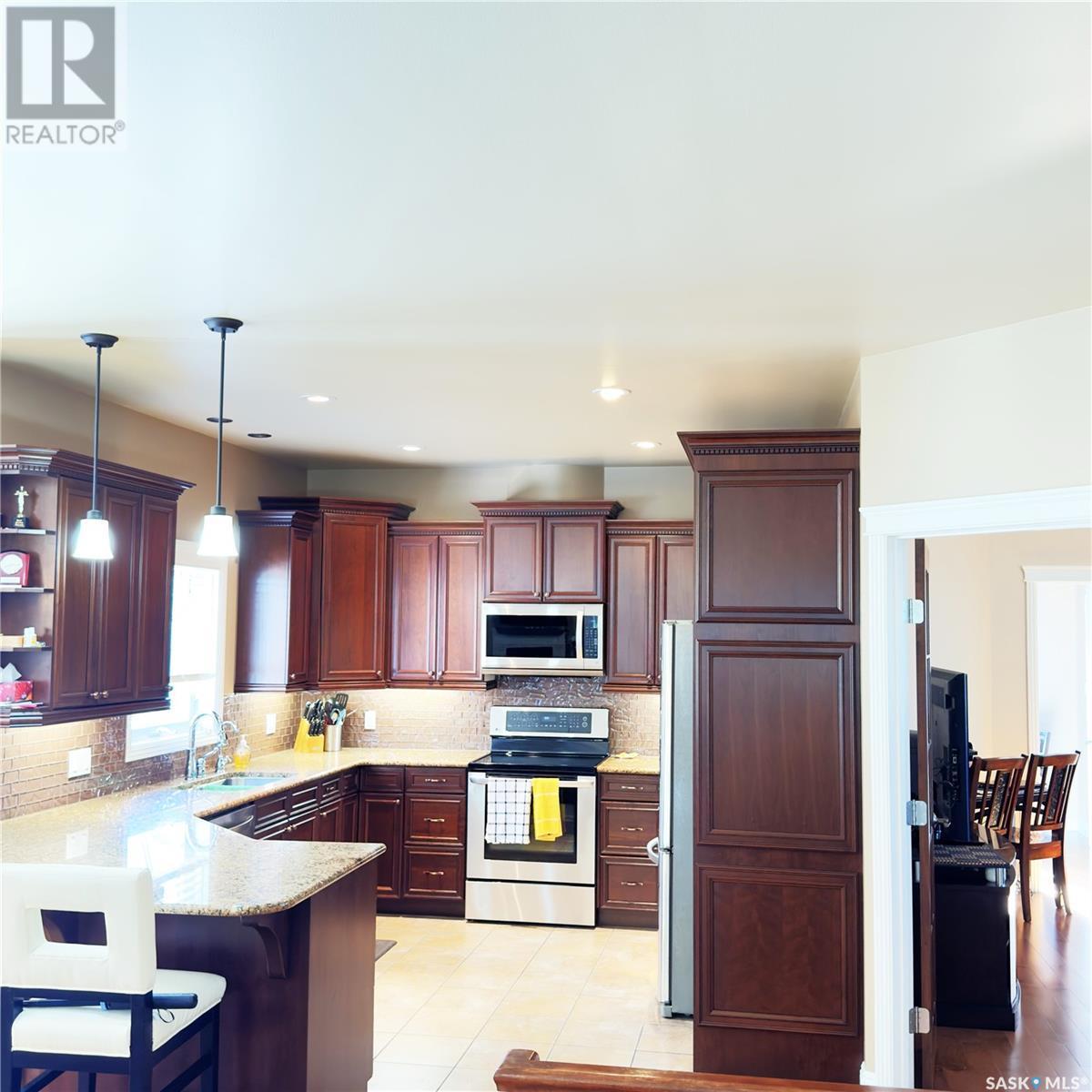 82 Estates Drive, Elk Ridge, SK - Indoor Photo Showing Kitchen With Stainless Steel Kitchen