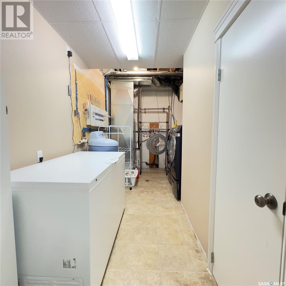 82 Estates Drive, Elk Ridge, SK - Indoor Photo Showing Laundry Room