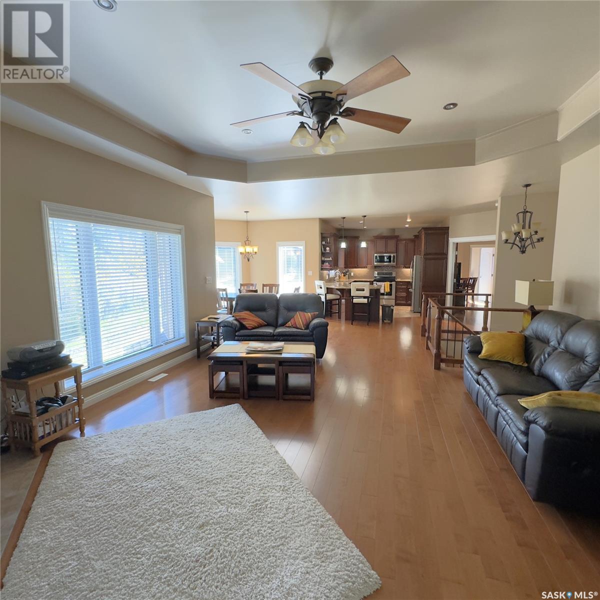 82 Estates Drive, Elk Ridge, SK - Indoor Photo Showing Living Room