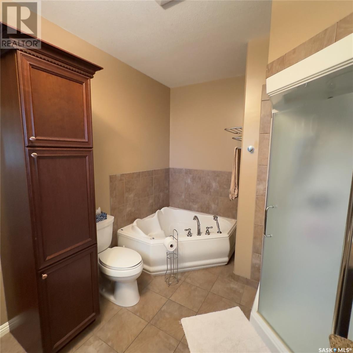 82 Estates Drive, Elk Ridge, SK - Indoor Photo Showing Bathroom