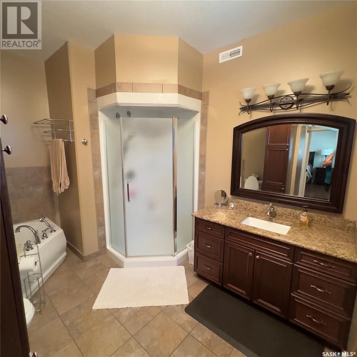 82 Estates Drive, Elk Ridge, SK - Indoor Photo Showing Bathroom