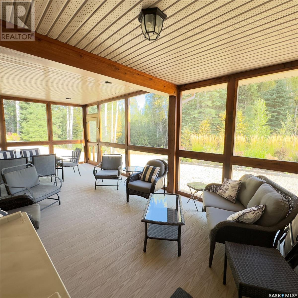 82 Estates Drive, Elk Ridge, SK - Indoor Photo Showing Living Room