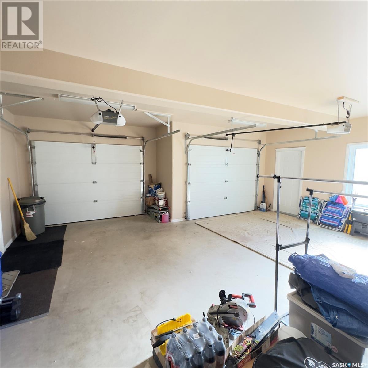 82 Estates Drive, Elk Ridge, SK - Indoor Photo Showing Garage