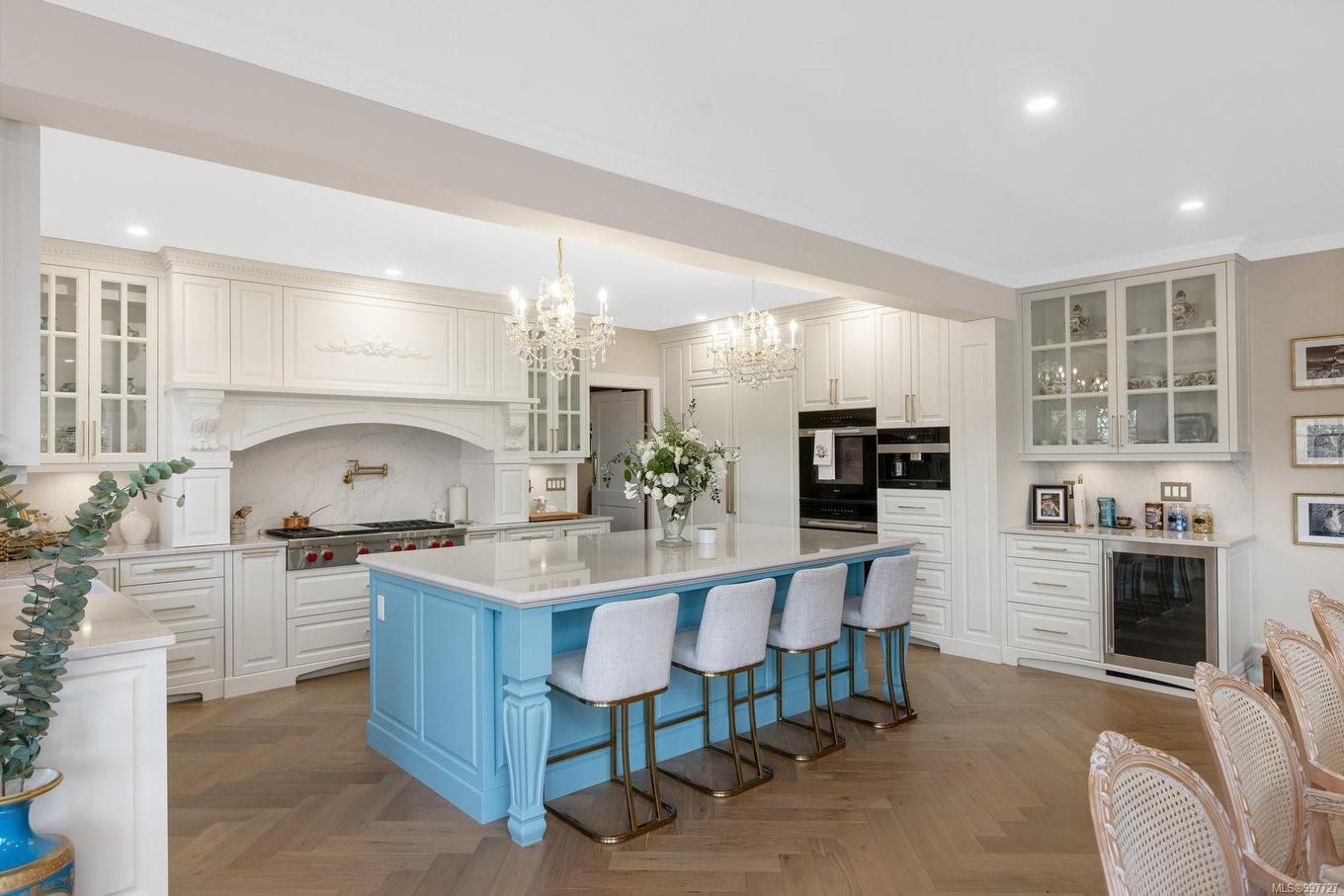 1708 Woodsend Dr, Saanich, BC