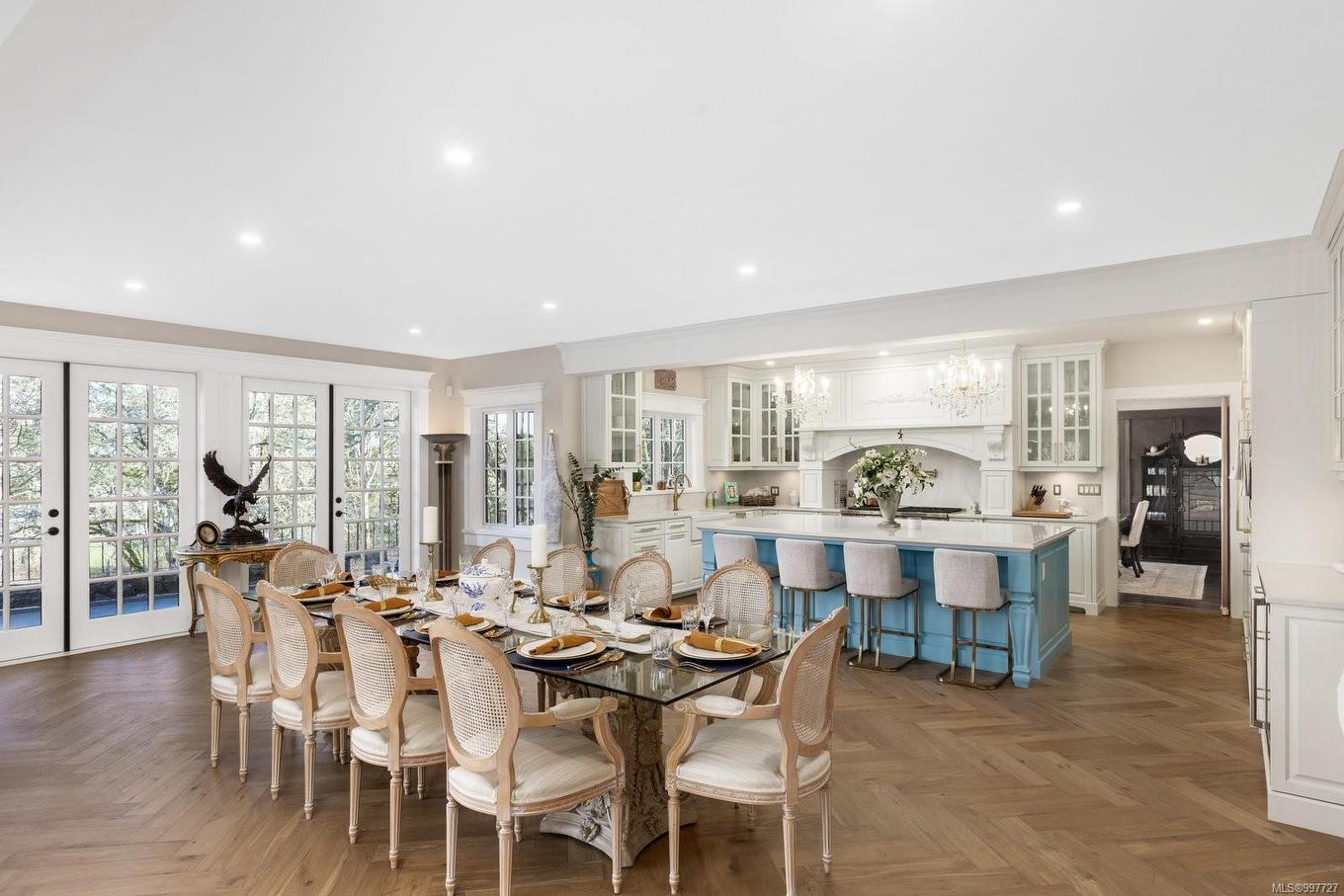 1708 Woodsend Dr, Saanich, BC