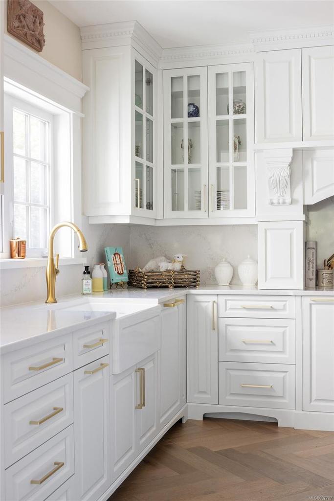 1708 Woodsend Dr, Saanich, BC