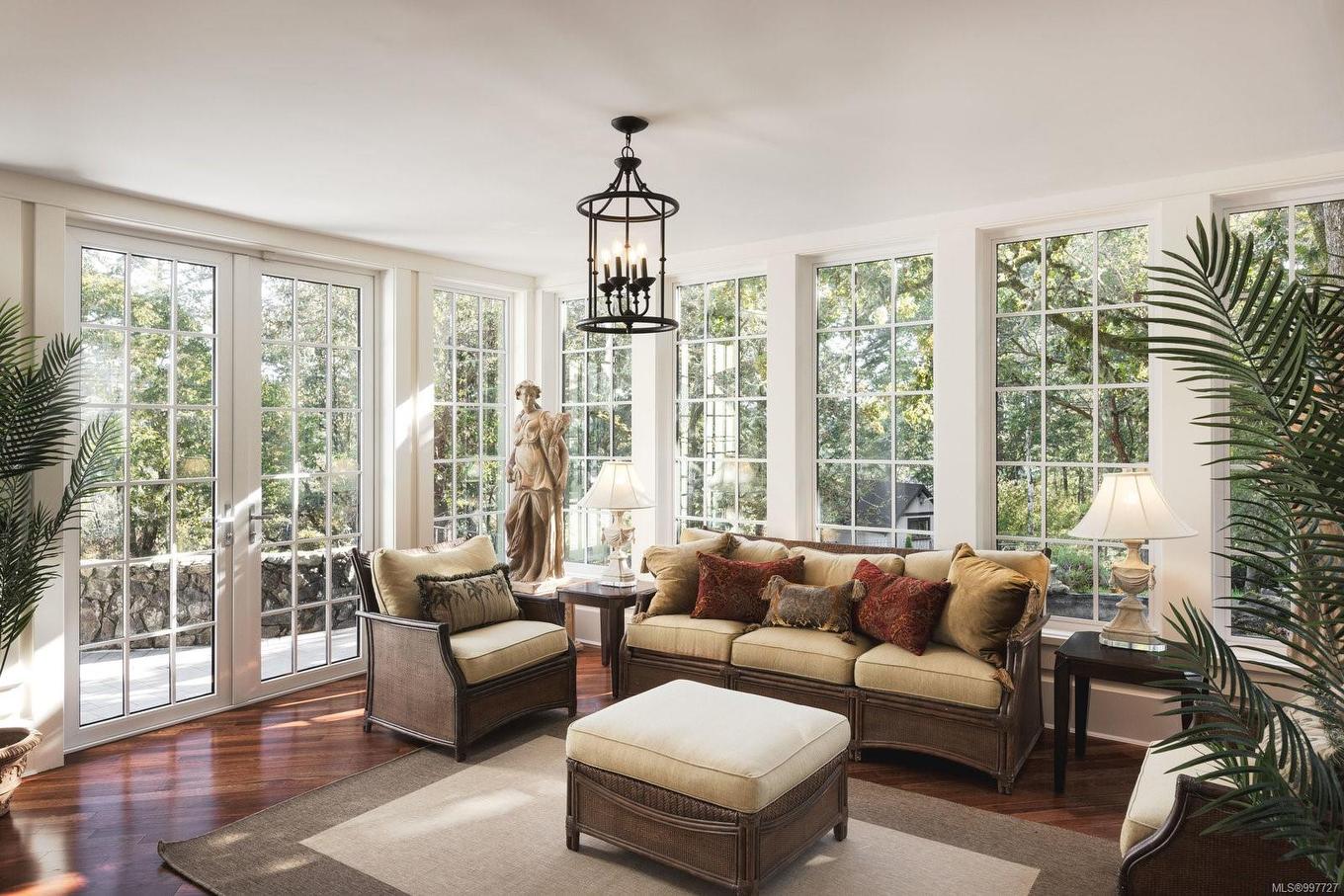 1708 Woodsend Dr, Saanich, BC