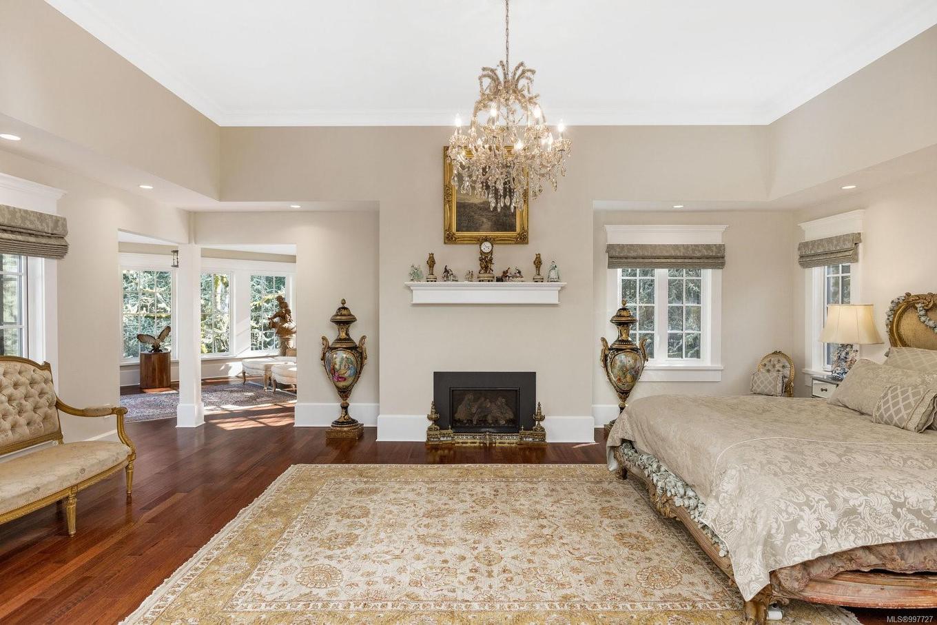 1708 Woodsend Dr, Saanich, BC