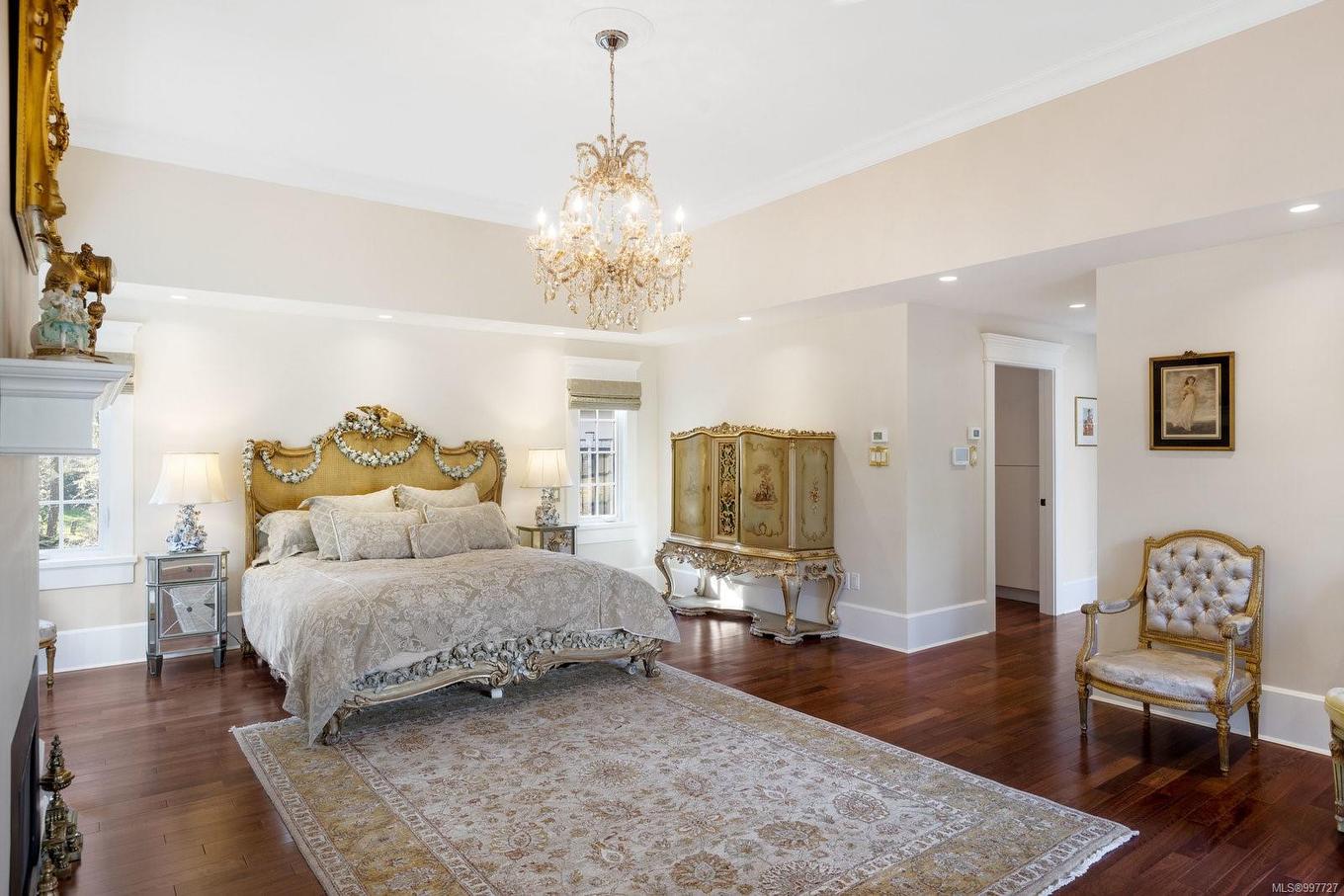 1708 Woodsend Dr, Saanich, BC