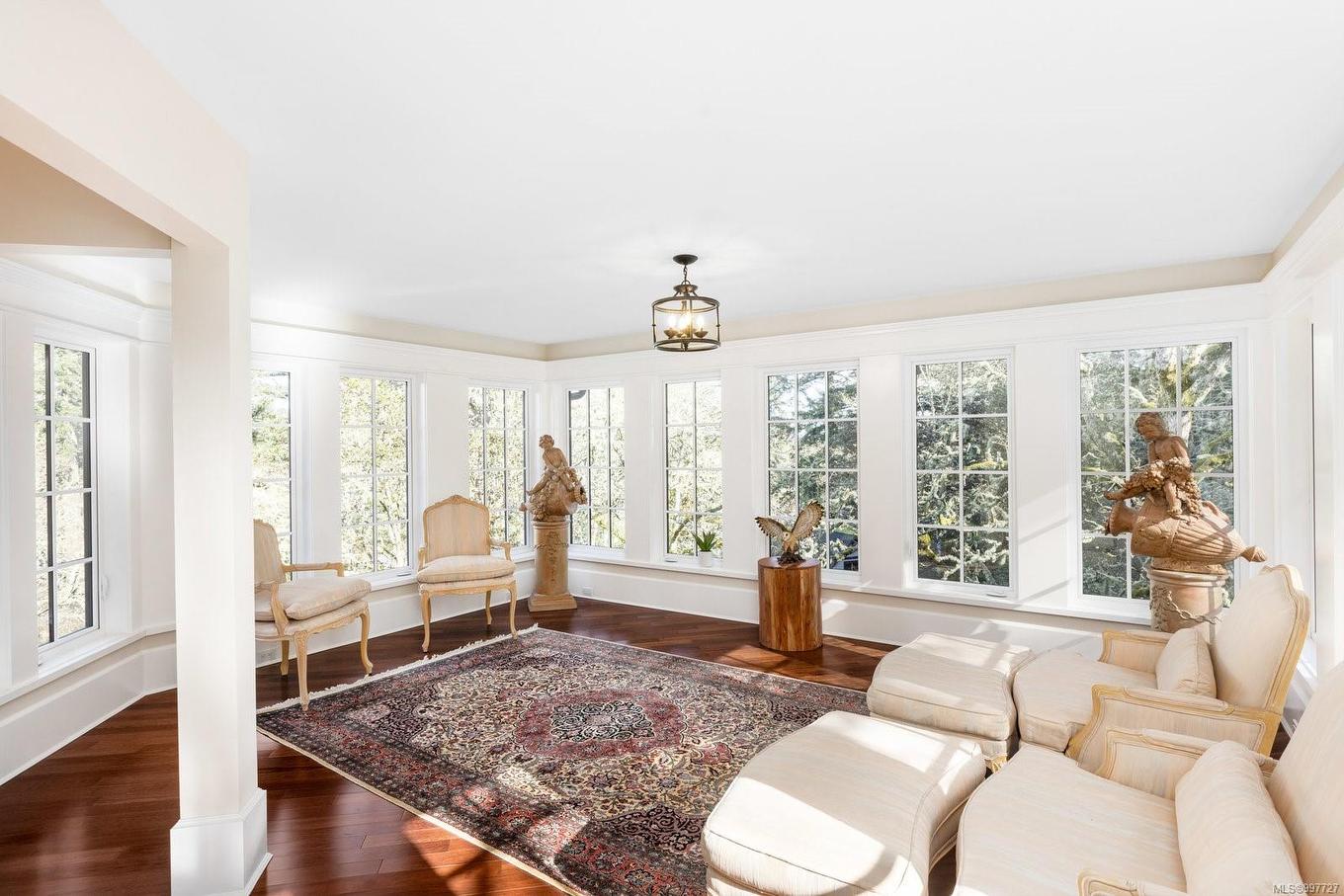 1708 Woodsend Dr, Saanich, BC