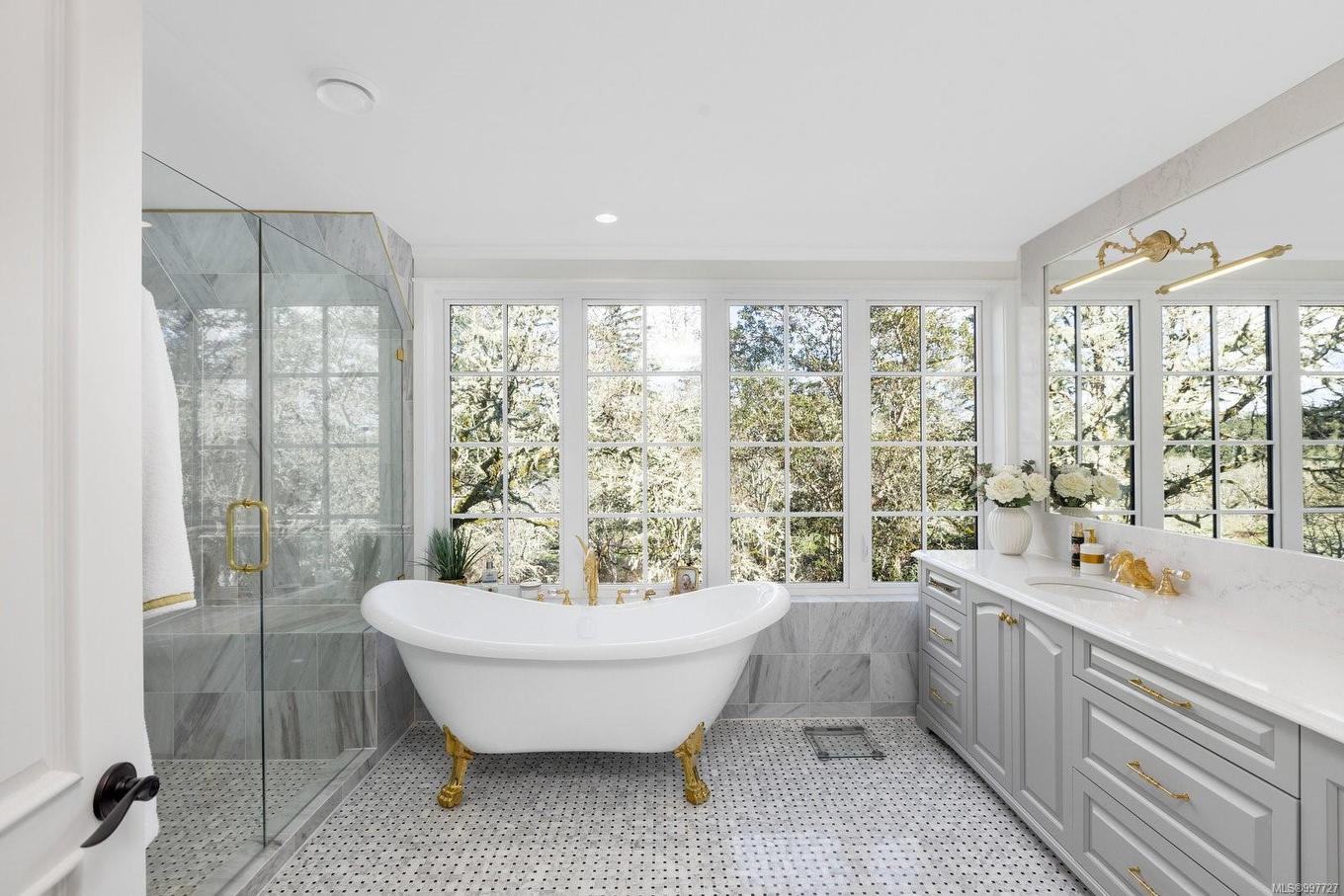 1708 Woodsend Dr, Saanich, BC