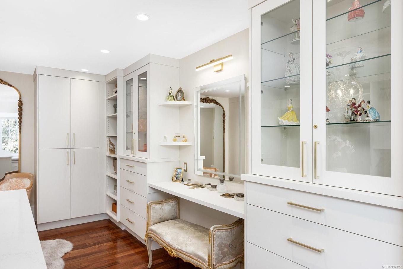 1708 Woodsend Dr, Saanich, BC