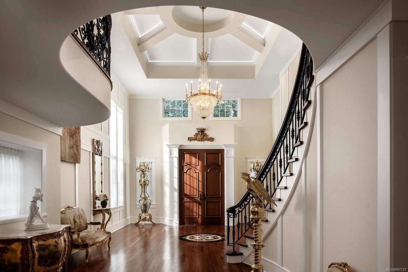 1708 Woodsend Dr, Saanich, BC