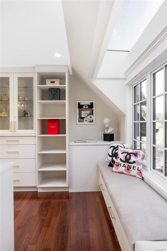 1708 Woodsend Dr, Saanich, BC