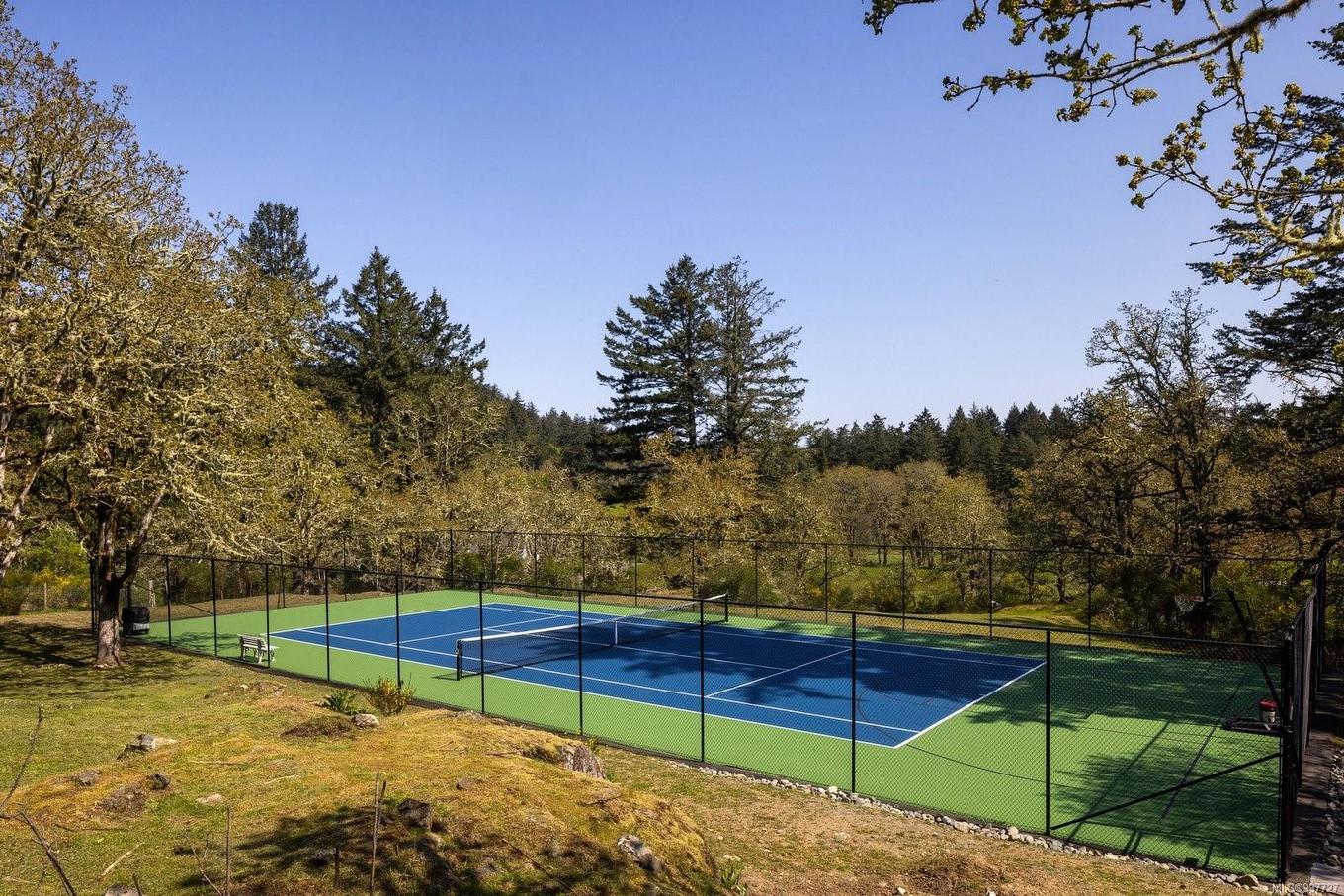 1708 Woodsend Dr, Saanich, BC