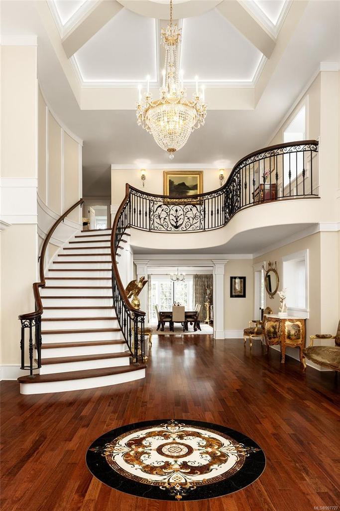 1708 Woodsend Dr, Saanich, BC