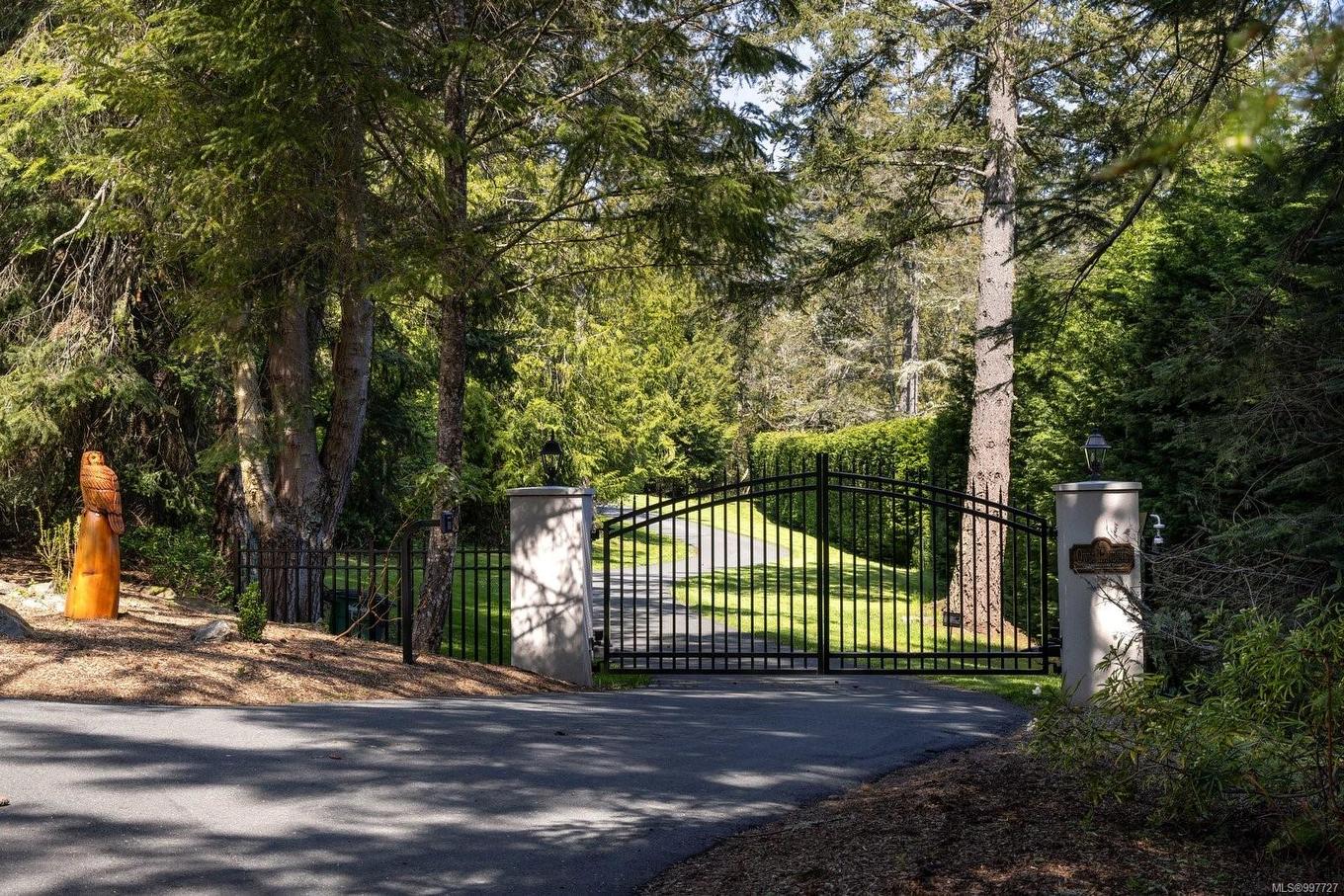 1708 Woodsend Dr, Saanich, BC