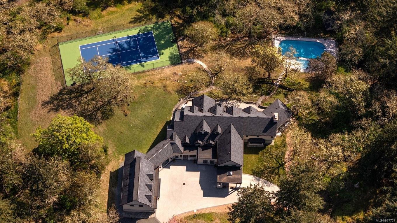 1708 Woodsend Dr, Saanich, BC