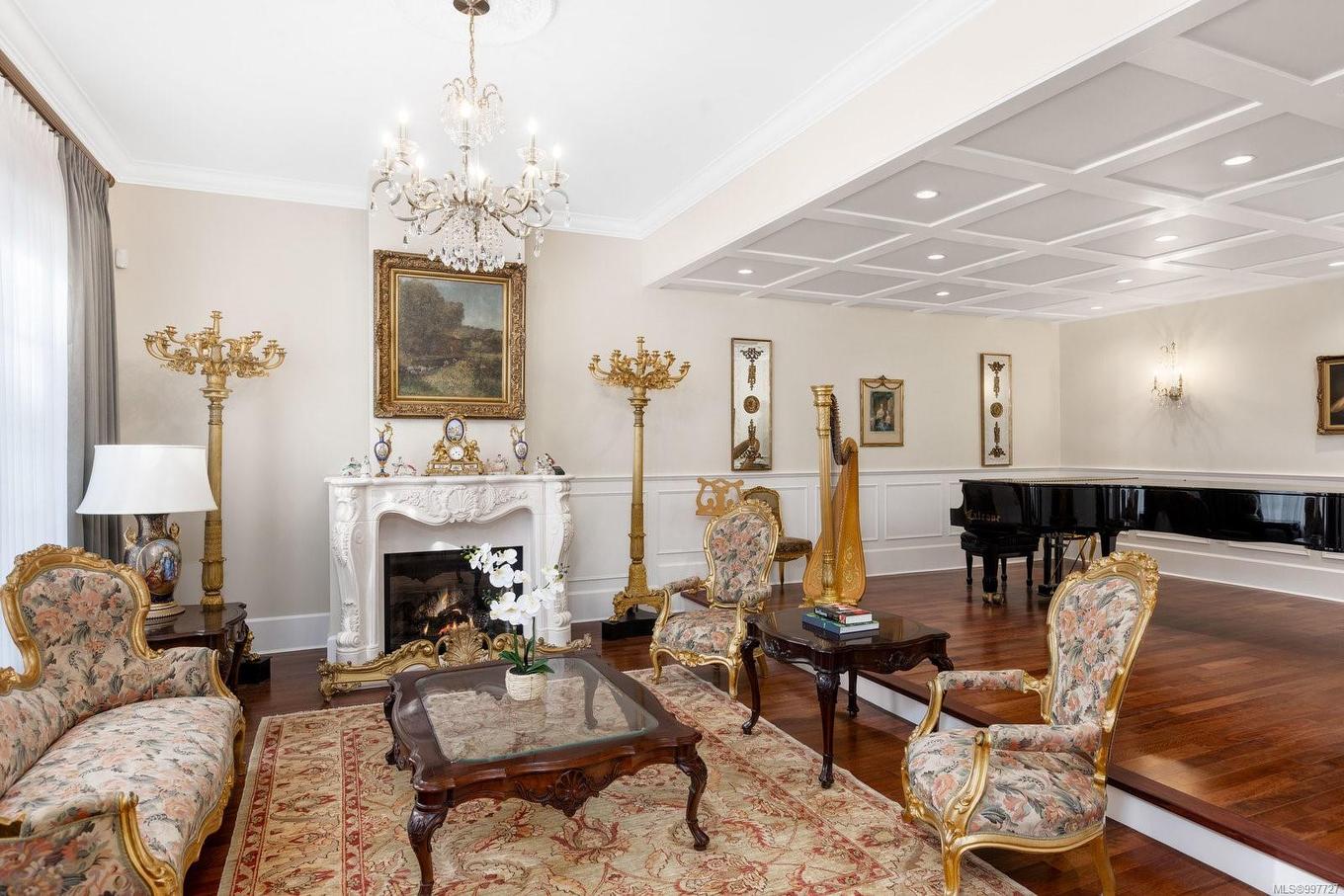 1708 Woodsend Dr, Saanich, BC