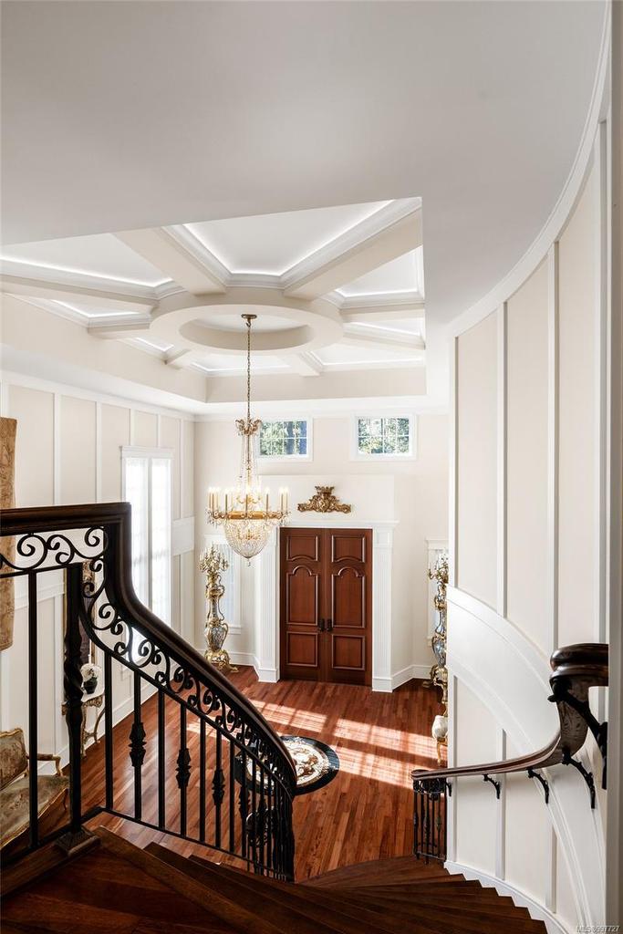 1708 Woodsend Dr, Saanich, BC