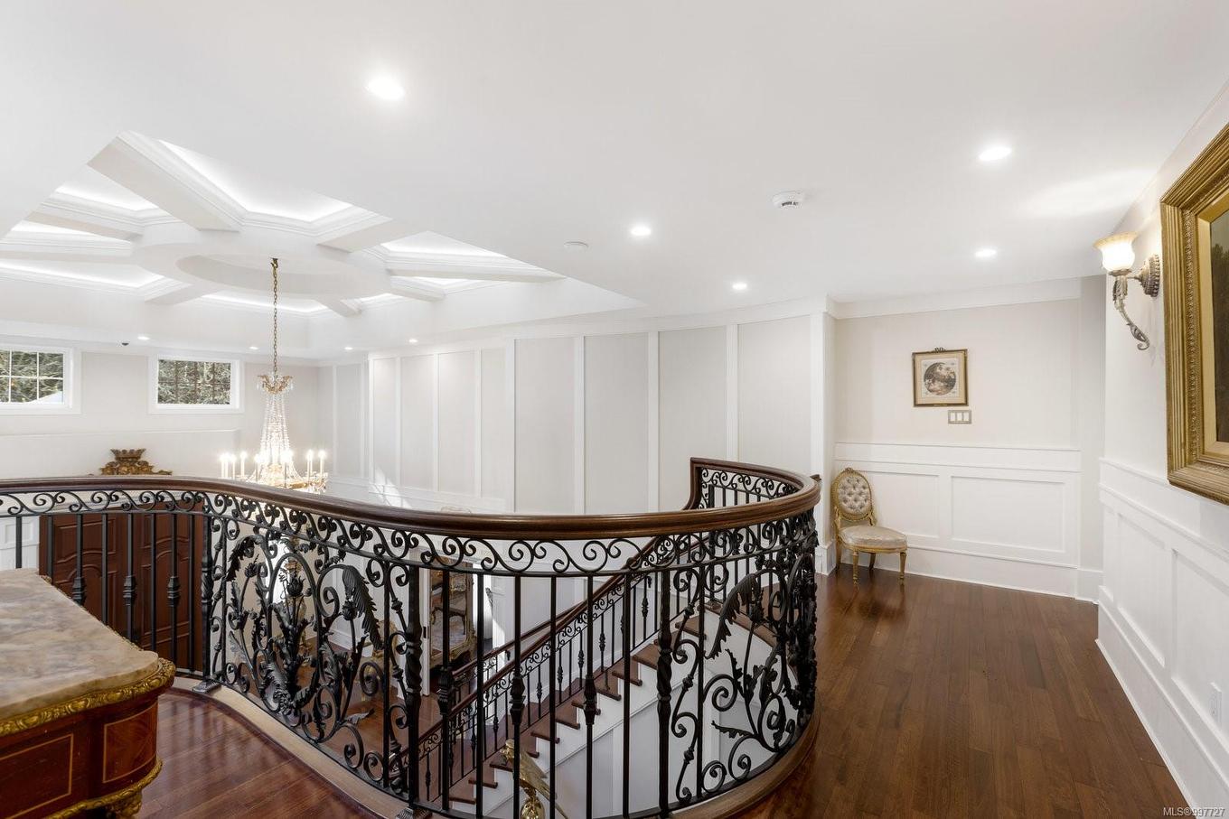 1708 Woodsend Dr, Saanich, BC