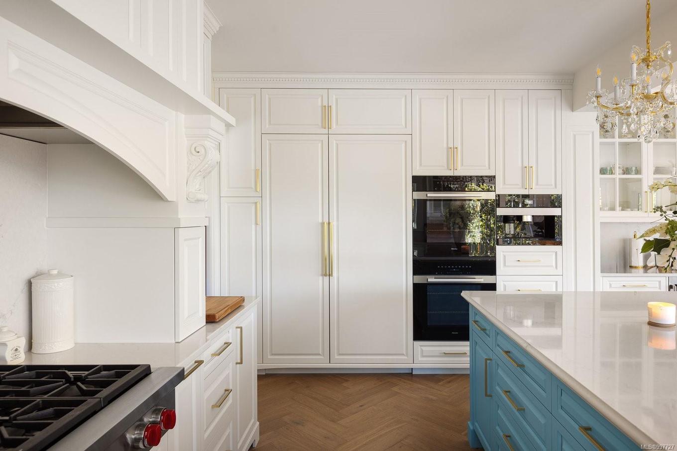 1708 Woodsend Dr, Saanich, BC