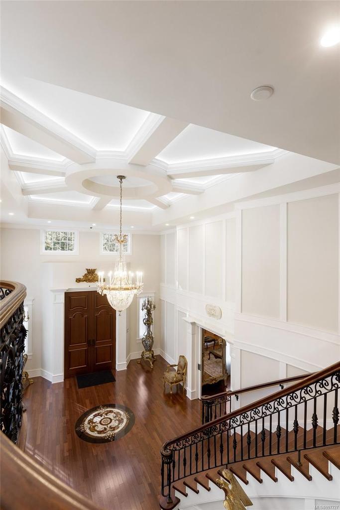 1708 Woodsend Dr, Saanich, BC