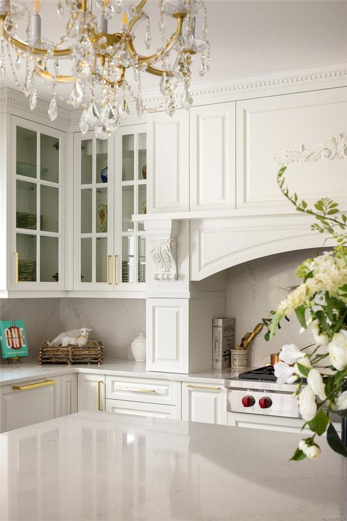 1708 Woodsend Dr, Saanich, BC