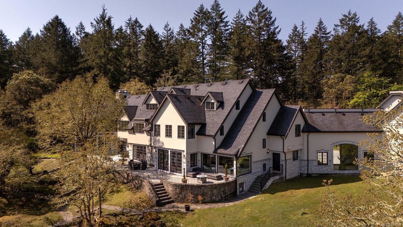 1708 Woodsend Dr, Saanich, BC