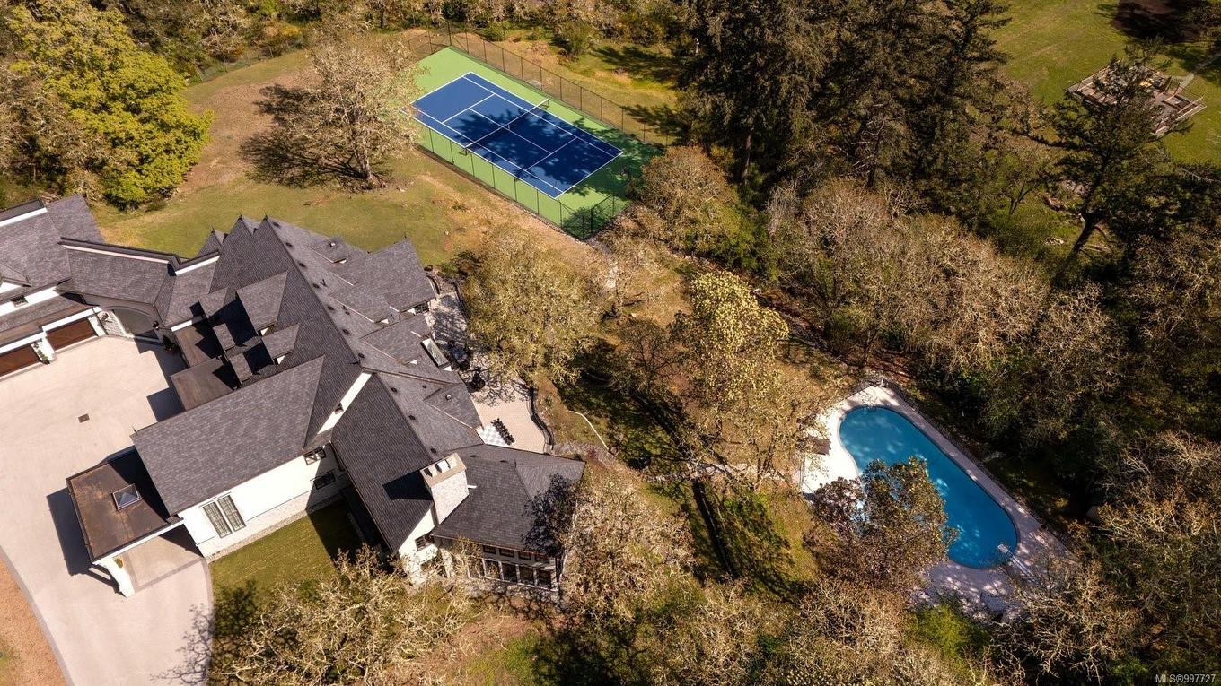 1708 Woodsend Dr, Saanich, BC