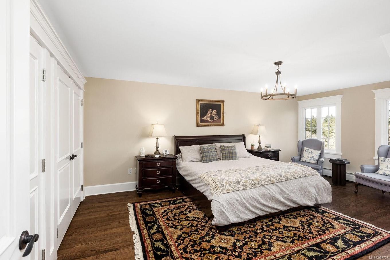 1708 Woodsend Dr, Saanich, BC