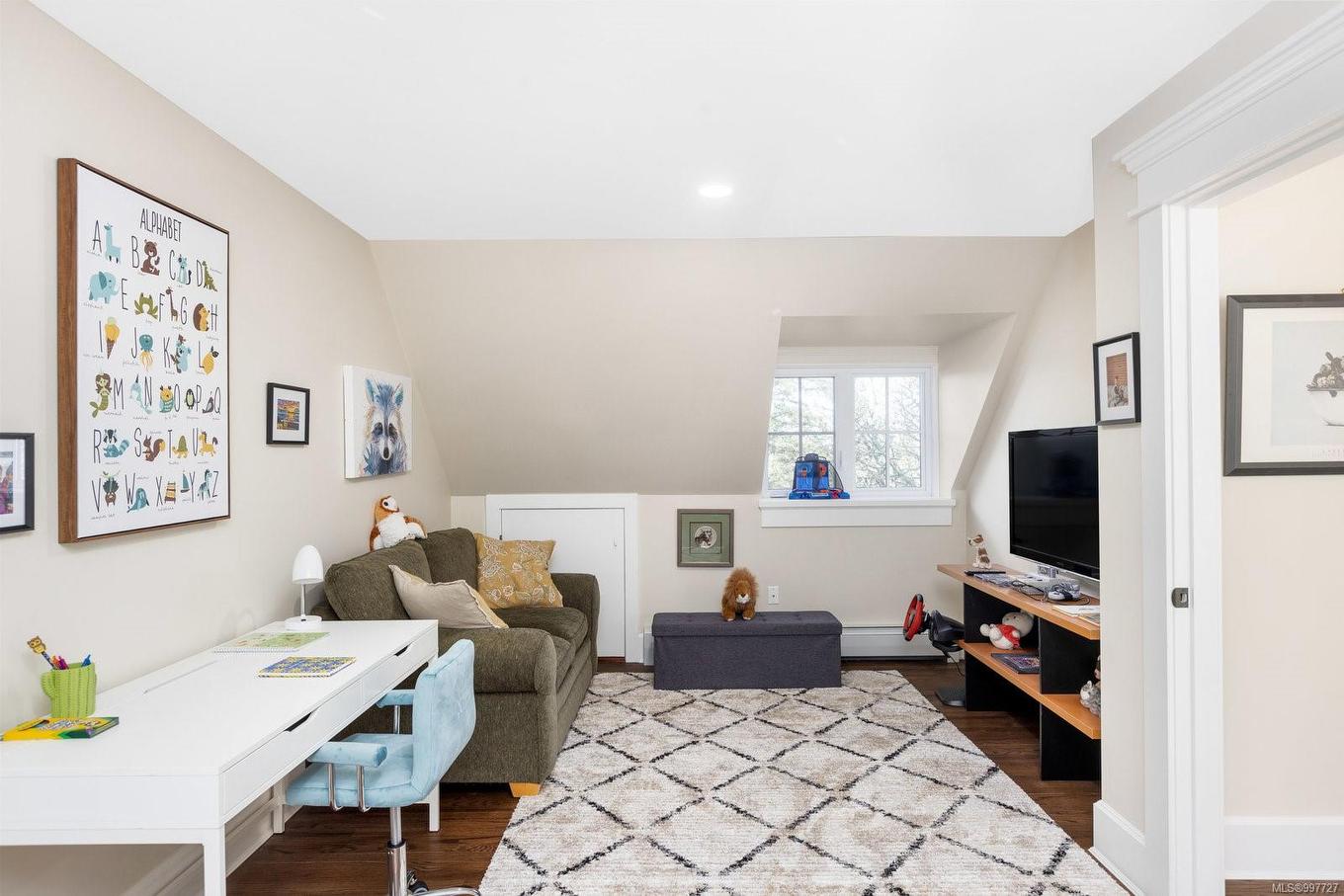 1708 Woodsend Dr, Saanich, BC