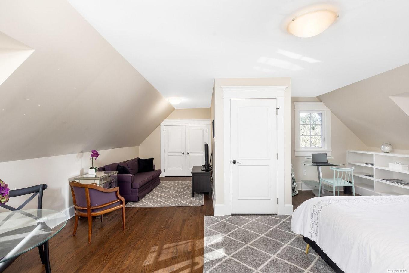 1708 Woodsend Dr, Saanich, BC