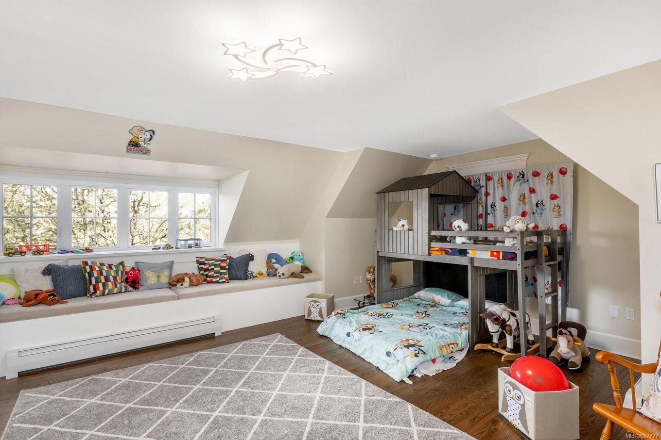 1708 Woodsend Dr, Saanich, BC